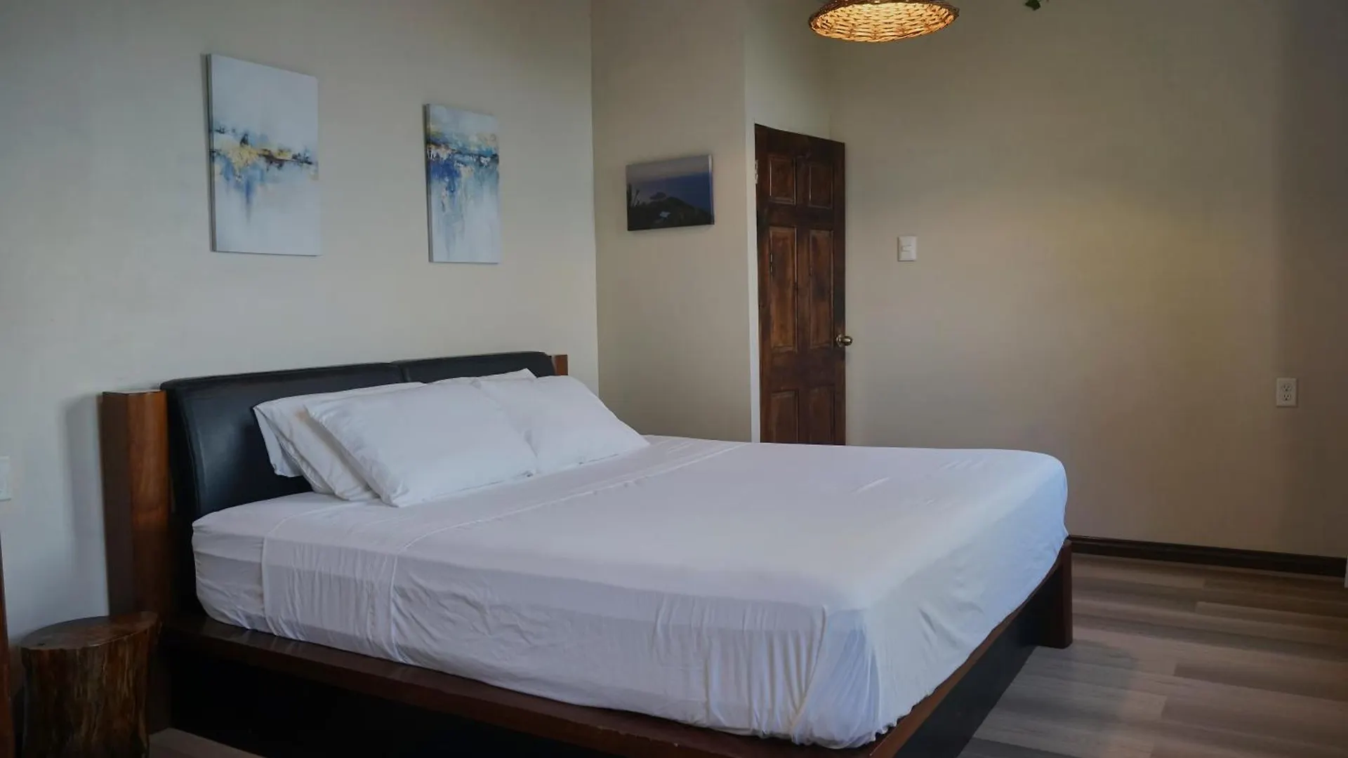 Nyaraló Serene Retreat With Stunning Views- Doux Paramin Villa La Finette